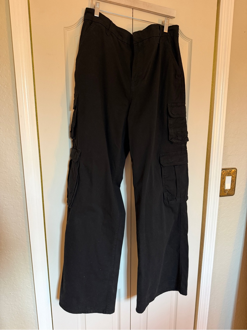 Good American Black Cargo Pants with Utility Pockets